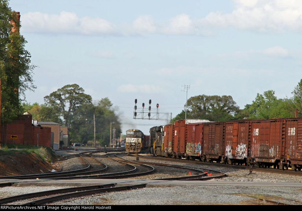 NS 9066 leads train 337 past train 156 at the signals at Eleventh Street